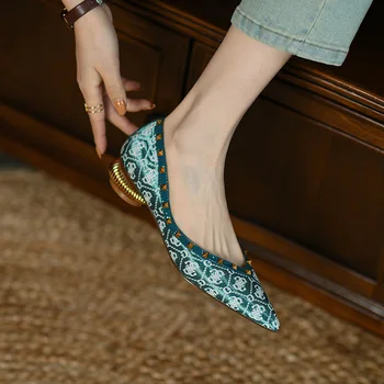 Женские туфли-лодочки во французском ретро-стиле с заостренными заклепками, женские туфли на низком каблуке, толстые каблуки, Женские туфли на плоской подошве