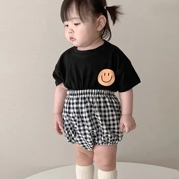 Летняя одежда для маленьких девочек 2022 года, футболка с короткими рукавами и принтом Smile для младенцев + клетчатый блумер, комплекты из 2 предметов, Корейская одежда для малышей