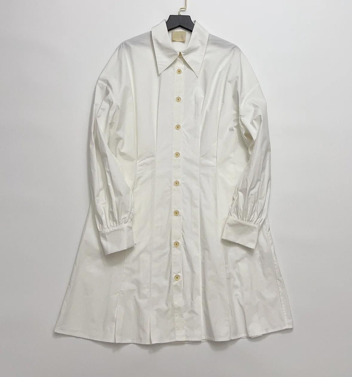 2023 Весенне-летнее плиссированное платье-рубашка из белого хлопка с нишевой талией, плиссированное платье-рубашка для женщин 2023 г. 0
